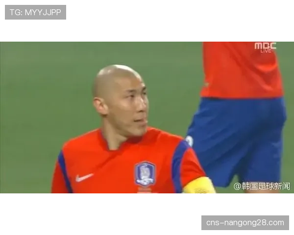 比赛结束后,两位年逾四十的老将拥抱长达半分钟 比赛结束后,两位年逾四十的老将拥抱长达半分钟